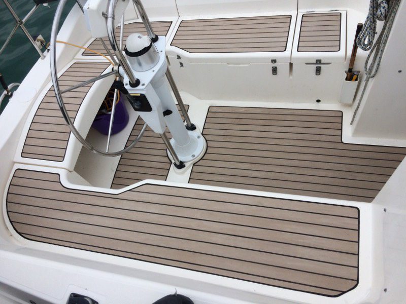 moody Moody 40 synthetic teak decking